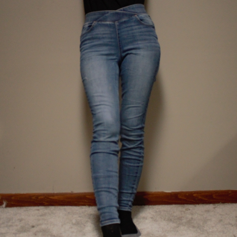 m jeans by maurices™ Cool Comfort Crossover High Rise Pull On Super Skinny Jean
